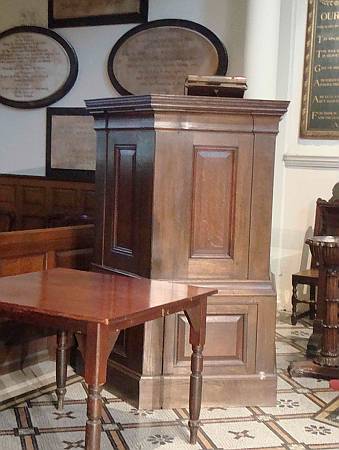 Clerkenwell St James - The Pulpit